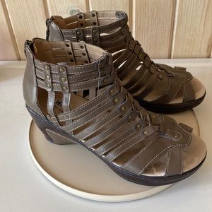 JBU Gladiator Sandals Sz 8 Taupe